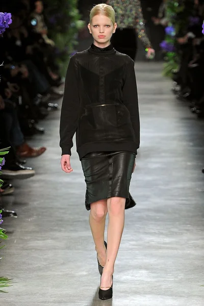 Look 19